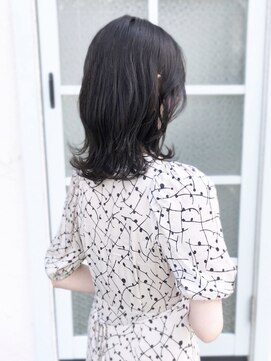 シュエール(Chuaile) 暗髪ツヤミディアム☆やわらか外ハネ☆20代・30代・40代