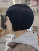 ピークアブー 原宿ハラカド(PEEK-A-BOO) ネイビーブルーブリーチ前下がりパツッとボブくせ毛多毛広がる