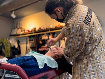 フィリップ(PHILIP)の写真/【カット￥4,800～】シェービング/眉カット◇髭・眉までトータルケアできるのは〈理容室〉だけ＃福岡
