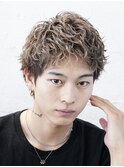 大分メンズハイトーンブリーチスパイキーショートカット20代