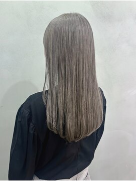 ルトワ(Lutowa) ブリーチ×グレージュカラー
