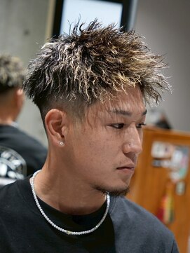 メッツ 原宿(METS) ツイスパ×金メッシュ/短髪フェード/ツイストジェット