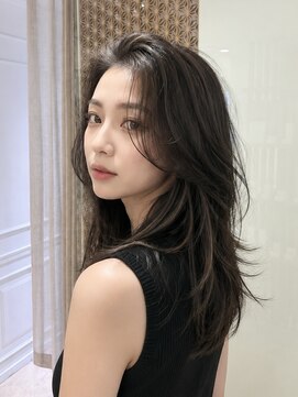 オアシスアヴェダ ザ・ペニンシュラ東京(OASIS AVEDA) 大人セミロングレイヤー・艶髪・オリーブグレージュ日比谷20代