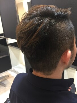 ディーヘアーデザイン(d.HAIR DESIGN) サイドかりあげオールバックスタイリングも楽しめるカット