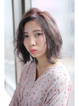 ソーホー ニューヨーク シズオカ(SOHO newyork SHIZUOKA) ラフな無造作ウェーブが大人かわいいミディ