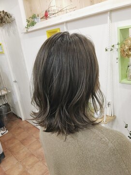 ルオーゴ(Luogo) カーキグレージュカラー