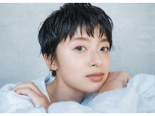 シック(sick)の雰囲気（個性的なヘアスタイルも自分らしく素敵に。）