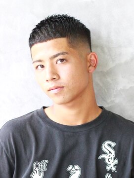 にもう バズクロップ　ロースキンはフェード　ボウズ