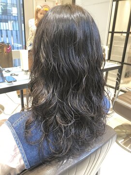 ネオリーブギンザ 銀座店(Neolive GINZA) 直毛さん必見の低温デジパで作るセミロングレイヤー