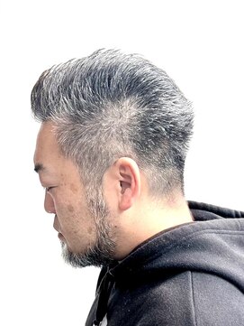 エアー 銀座タワー(AIR) グレイヘアを生かすツーブロックスタイル！セットも簡単！！