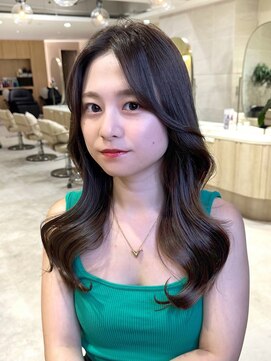 ミズチャーム(Ms.CHARM) 顔周りカット/レイヤーカット/オリーブベージュ/こなれミディ