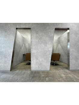 【全席個室サロン】個室空間で人目を気にせずサロン時間をゆったりくつろげる♪髪質改善&縮毛矯正はお任せ!