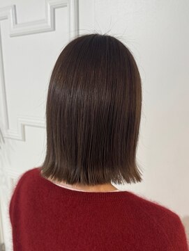 カエラ バイ アメリ(kaela by ameri) 【kaela satomi】切りっぱなしボブ/グレージュブラウン/大人ヘア