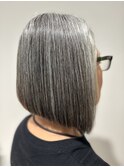 50代/60代/白髪グレイヘア　シニアの魅力引き出す前下がりボブ