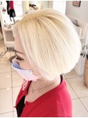 大人のホワイトブリーチショートヘアー