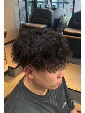 ブルニール 心斎橋(BLEUNIR) ツイストスパイラル 縦落ちパーマ