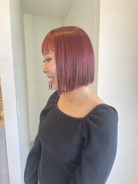 チェリーレッド×切りっぱなしボブ