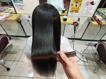 ココロ(COCORO)の写真/【自然な質感×持続性】ダメージを最小限に抑えた最新矯正◎しっとり柔らかな指通りを叶える実力派サロン