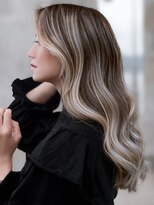 エーヴ&nbsp;大人レイヤー大きめカール ミルクティーブロンドハイライト