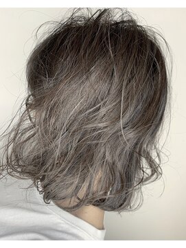 ファムバイアヴァンス(Femme by AVANCE.) ミディアム×ハイライト×グレージュ