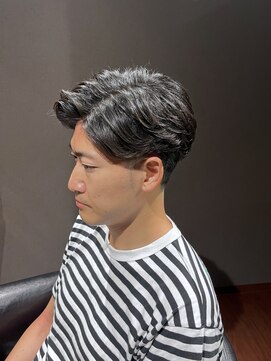 ビーダンディー(Bee dandy) ビジネスツーブロック ナチュラルパーマ センターパート