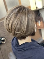 ルミ ツー 横浜駅店(Lumi 2)&nbsp;ハイライトデザインカラー/くびれショート/白髪ぼかし/横浜
