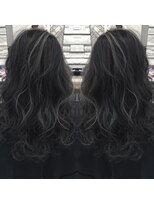 ルートヘアー(Root Hair) ハイライトでグレイブラック♪