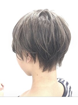 ヘアールームキュー(HAIR ROOM quu+) グレージュ☆小顔ショート