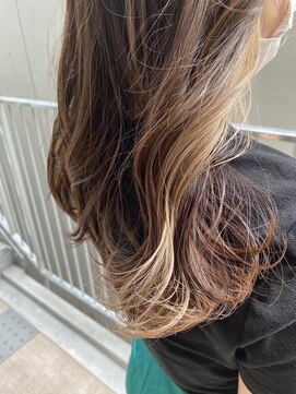 モルニ(MORNI) インナーカラー_マロンベージュ Aラインボブ かきあげ