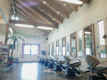 アルスヘアブランド(ALUS HAIR BRAND)の写真/木のぬくもりのある癒しの空間で、リラックスしながら施術が受けられます！初めての方もお気軽に◎