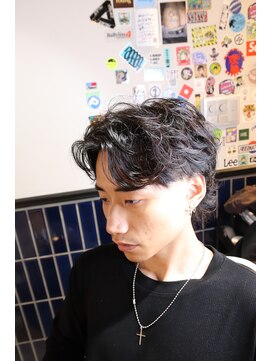 ツーエイチ 新宿(2H) 新宿/メンズパーマ/新宿フェザーパーマ/新宿理容室/新宿駅