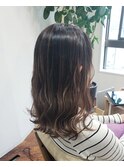 波巻きミディアムヘア&グラデーションカラー