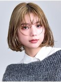 ハイトーン×無造作ボブ×顔周りレイヤー×ブリーチ