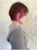 ショートボブ インナーカラー イヤリングカラー ネオンピンク