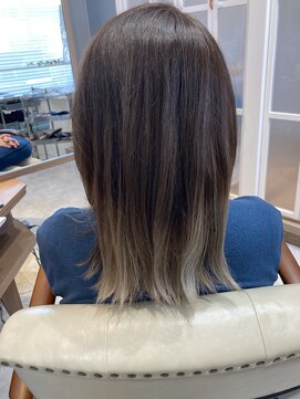 カシータ フロル 尾張旭店(Casita flor) 裾カラー　シルバーベージュ