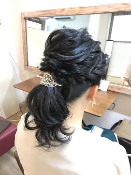 ロカット サロン(Roquat Salon) ミディローポニーアレンジ【ヘアセット 立川/立川南/八王子】