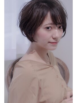 カシェット(cachette) 丸み前下がりショートボブ