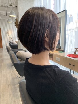 アーロン(aaron) 【サロンワーク】耳掛けがオシャレなショートボブ。