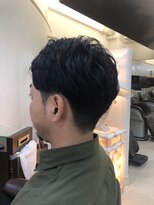 クォーターリゾート(QUARTER RESORT)&nbsp;メンズパーマスタイル　黒髪　オフィスヘア　ツーブロック