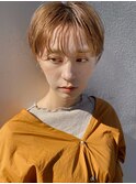 薄めの前髪の耳かけショート