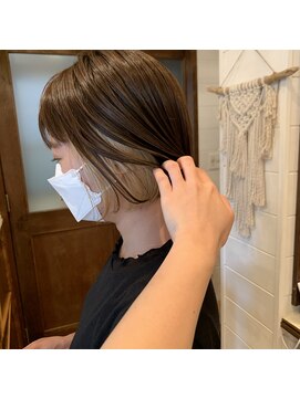 ラレイ(Lalei) ＊あごラインボブ　インナーカラーホワイトベージュ　辻幸奈