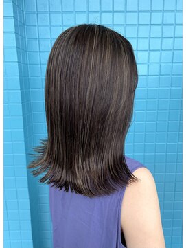 オンフリーク(on Fleek) ミディアムグレージュ