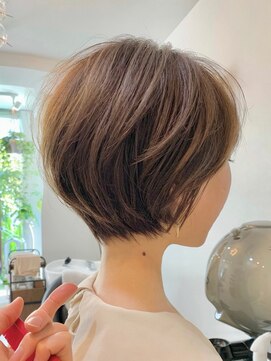 アイドットプラス 表参道(i.+omotesando) シルキーベージュ斜めバング丸みショート