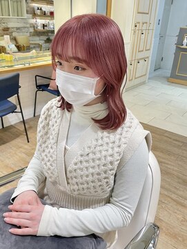 ネオリーブ チロル 横浜西口店(Neolive CiroL.) ハイトーン ピンクベージュ ケアブリーチ 切りっぱなし 暖色