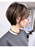 ハイライト白髪ぼかしダブルカラーインナーカラーショートボブ