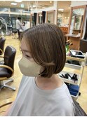 透明感パールベージュ艶カラー×大人可愛いセンターパートボブ
