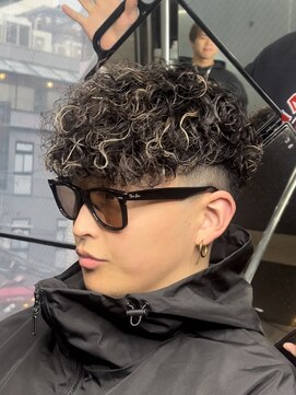 イーラ(era) スペインカール 刈り上げ眉カットツイストスパイラルパーマ