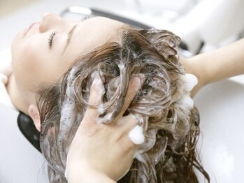 アンジュ(ange)の写真/アユヴェ【アユルヴェーダ】で頭皮環境を整えハリと艶のある髪に！カラーやパーマのもちもよくなります◎