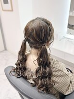 ヘアーメイクサロンアール(hair make salon R) リボンのツインテール