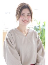 ビィシャイン 社店 岡 千紘